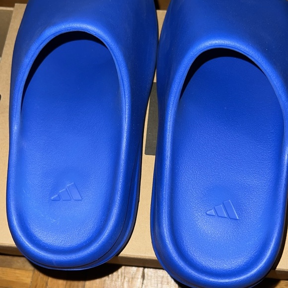 Blue Yeezy Slides - Picture 4 of 8